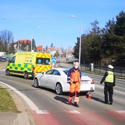 Řidič přehlédl sanitku se zapnutou sirénou i majákem