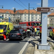 Muž přebíhal šestiproudovou vozovku, nyní již ví, že to nebyl nejlepší nápad
