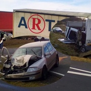 Náklaďák nedal přednost autu, kde jely i děti, řidičku resuscitovali