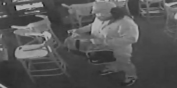 Pistolí ozbrojený pachatel v paruce je dopaden