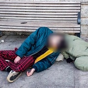 Dva dvacetiletí muži se předávkovali neznámou látkou