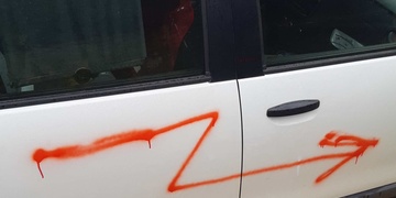 Posprejované auto v Křimické