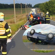 Auto se několikrát přetočilo přes střechu