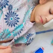Nová "korektní" verze: Dítě mi ochrnulo a moje maminka přišla o ruku