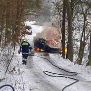 Řidič utekl od hořícího auta
