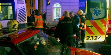 Velká dopravní nehoda tří vozů zatarasila křižovatku Koperníkova x Tylova