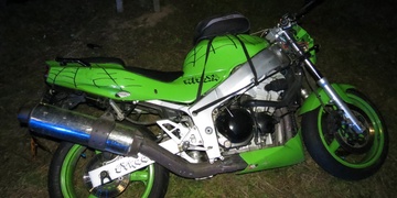 Motorkář ujížděl policii, skončil ale v nemocnici