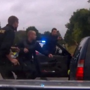Zfetovaný zloděj aut ujížděl policistům z Německa
