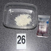 Soudce návrh na vazbu akceptoval a tak dealer dnes už spal na vazbě.