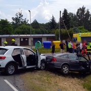 Při střetu vozů byli zraněni čtyři senioři