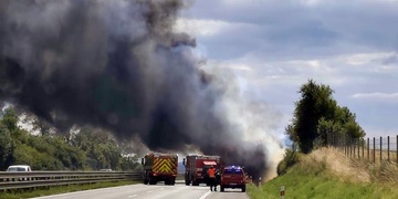 Požár kamionu uzavřel dálnici D5