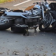 Motorkář střet s autem nepřežil