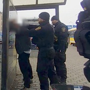 Muž se zbraní způsobil paniku v tramvaji - nové informace