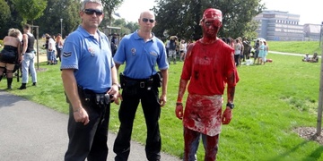Zombie poděkovali policistům a strážníkům