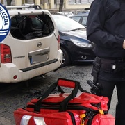 Neštítil se okrást záchranáře o veškeré zdravotnické vybavení