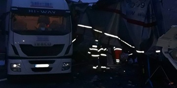 Střet kamionů zablokoval dálnici na Německo