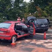 Vážná nehoda uzavřela Sušickou v Plzni - při čelním střetu byli zraněni dva lidé