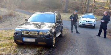 Zbytečné divadlo cholerického řidiče skončilo donucovacími prostředky a pouty