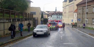 Střet osobního vozu s chodkyní