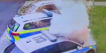 Muž odpálil výbušninu na policejním voze - pokračování