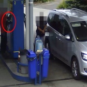 Recidivista ukradl peněženku nepozornému řidiči