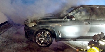 Požár vozu s milionovou škodou v Plzni Podhájí