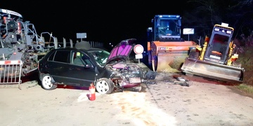 Opilý řidič přehlédl bagr