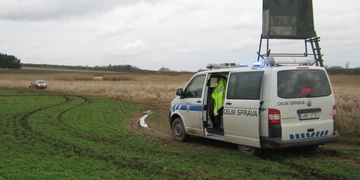 Honička na dálnici! Tři feťáci si hráli na Kobru 11.