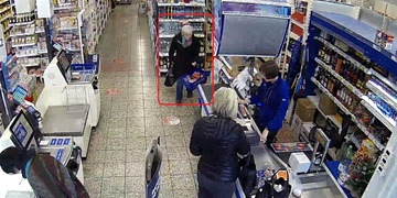 Seniorka v Tescu vytratila tisíce korun