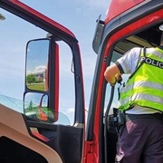 Ze 169 kontrolovaných nákladních vozidel se 80 řidičů dopustilo přestupku