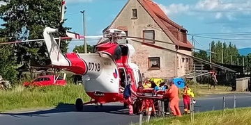 Muž při pádu utrpěl vážná zranění