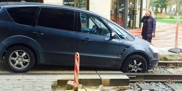 Plzeňáci zřejmě nemají rádi tramvaje a neustále proti nim staví barikády