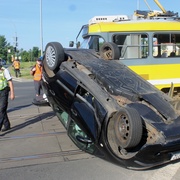 Tramvaj převrátila u Vinic auto nepozorného řidiče