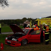Auto vyletělo ze silnice