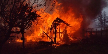 Výbuch plynové lahve s následným požárem chaty