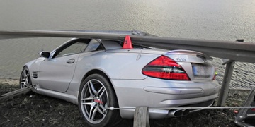 Cizinec podjel svodila a hrozil mu pád do přehrady