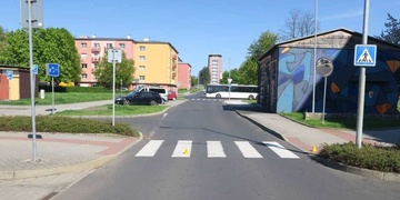 Neznámý řidič srazil dívku a z místa ujel