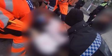 Ženu přejetou autobusem jako první ošetřovali strážníci