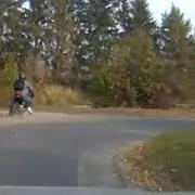 Se dvěma promile ujížděl policistům na kradeném motocyklu