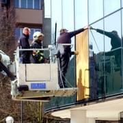 Neznámý pachatel v Plzni zaútočil na budovu ČEZ