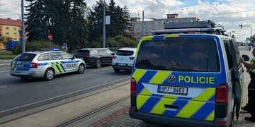 Sedmnáctiletý mladík vběhl přímo před auto