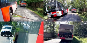 Autobus převážející malé děti sjel do příkopu a hrozilo jeho převrácení