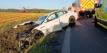 Během tragické dopravní nehody zemřel starší řidič i jeho spolujezdkyně