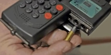 Pozor! Zákeřná a skrytá zbraň – střílející mobilní telefony