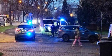 Nepozorná řidička srazila chodce na přechodu