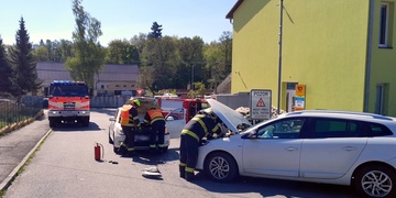 Čelní střet vozů v křižovatce