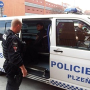 Opilec napadající kolemjdoucí skončil na záchytce