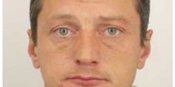 Tirala se zřejmě ukrývá mezi bezdomovci v Plzni