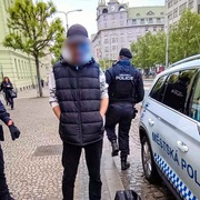 Odpočinek na trůnu vyšel muže dráž než by čekal
