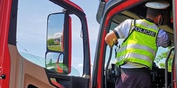 Ze 169 kontrolovaných nákladních vozidel se 80 řidičů dopustilo přestupku
